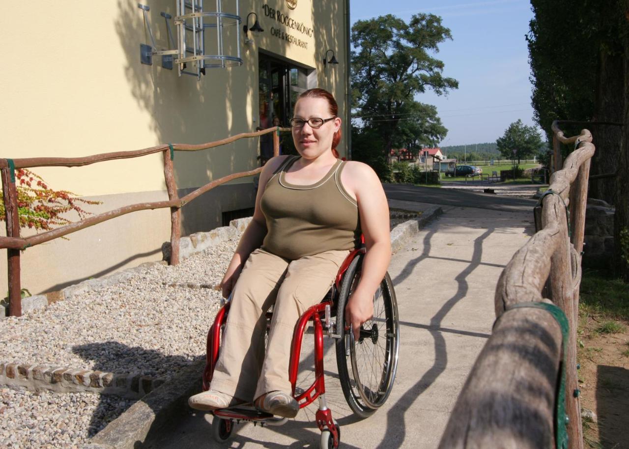 Familien- Und Freizeithotel Gutshaus Petkus ภายนอก รูปภาพ