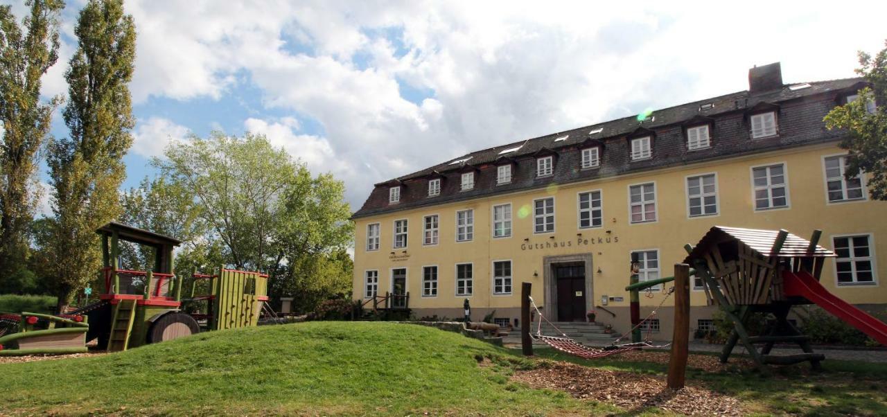 Familien- Und Freizeithotel Gutshaus Petkus ภายนอก รูปภาพ